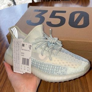 YEEZY BOOST 350 V2